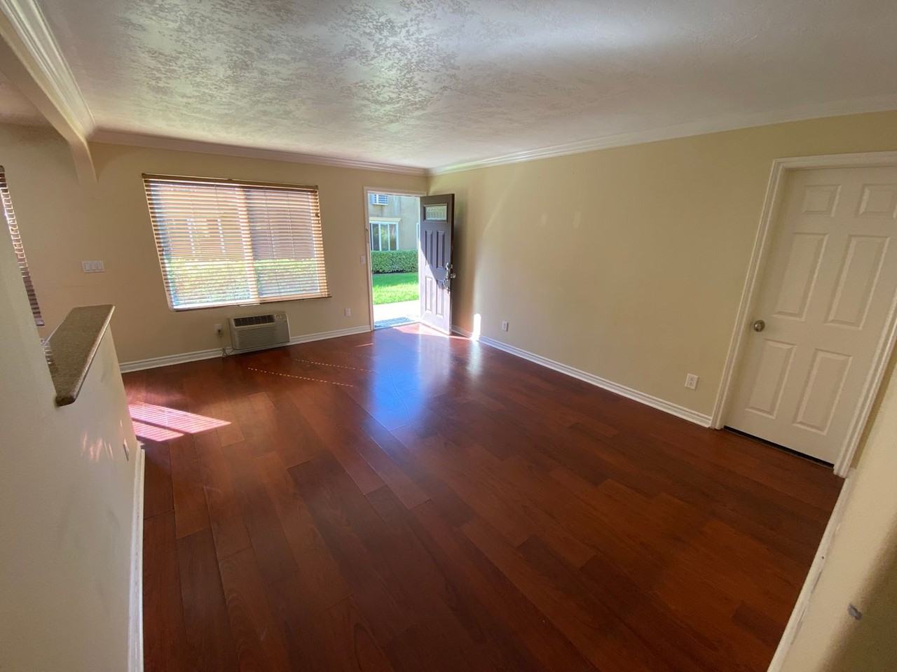 792 Avocado Ave - Photo 6 of 27