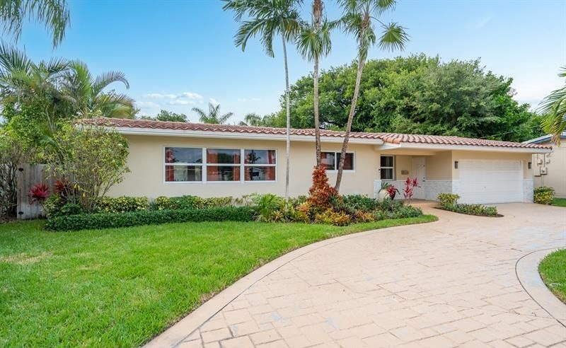 2409 Ne 22nd Ter - Photo 2 of 33