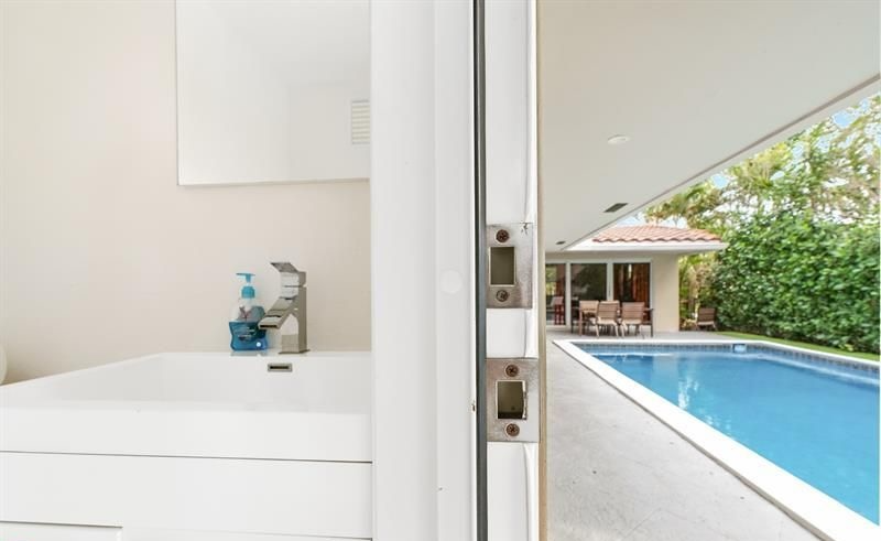 2409 Ne 22nd Ter - Photo 6 of 33