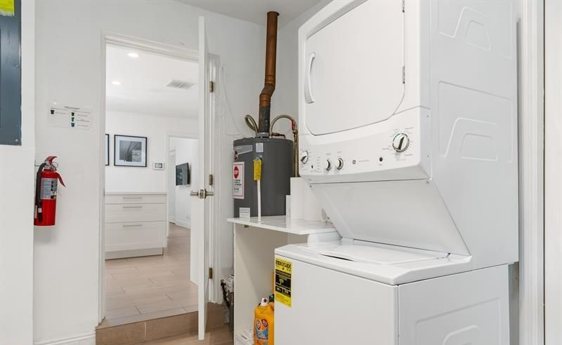 2409 Ne 22nd Ter - Photo 7 of 33