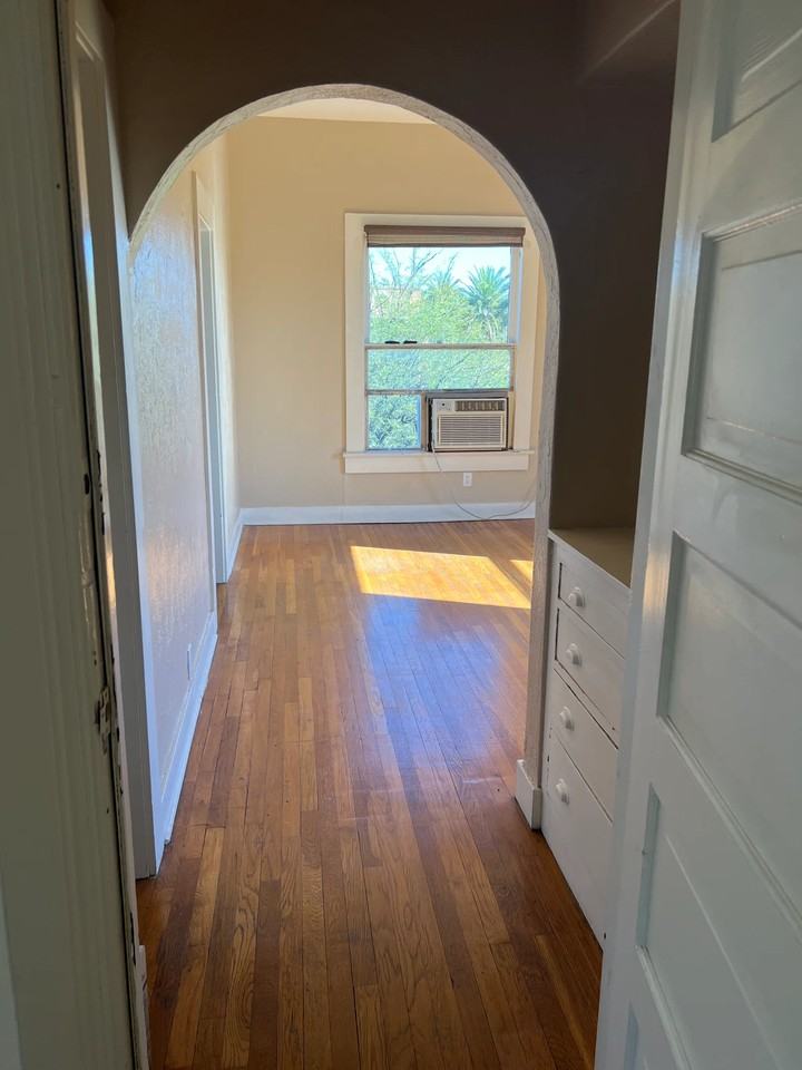 150 E 16th St #9 - Photo 2 of 10