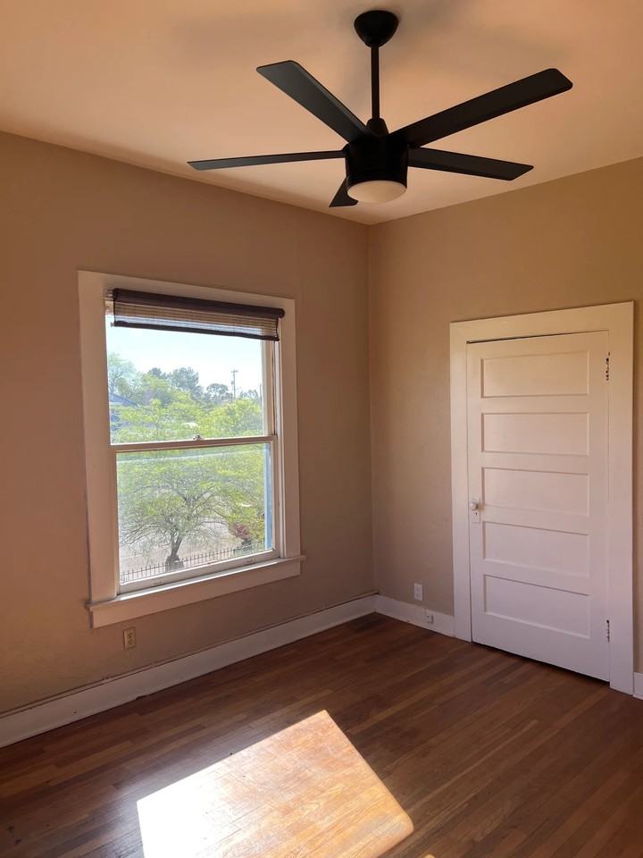 150 E 16th St #9 - Photo 4 of 10