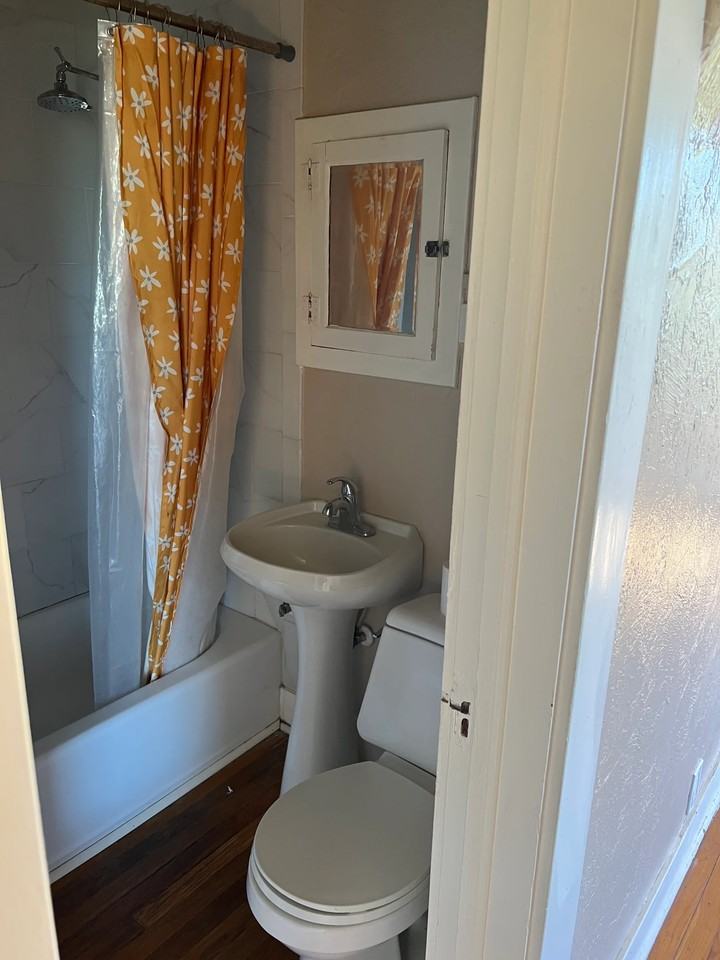 150 E 16th St #9 - Photo 6 of 10