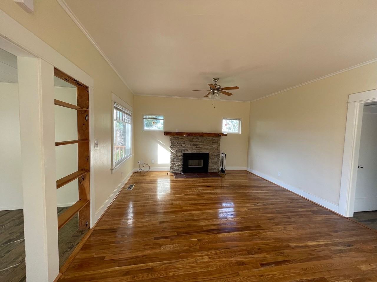 1001 Lozier Ln - Photo 5 of 14