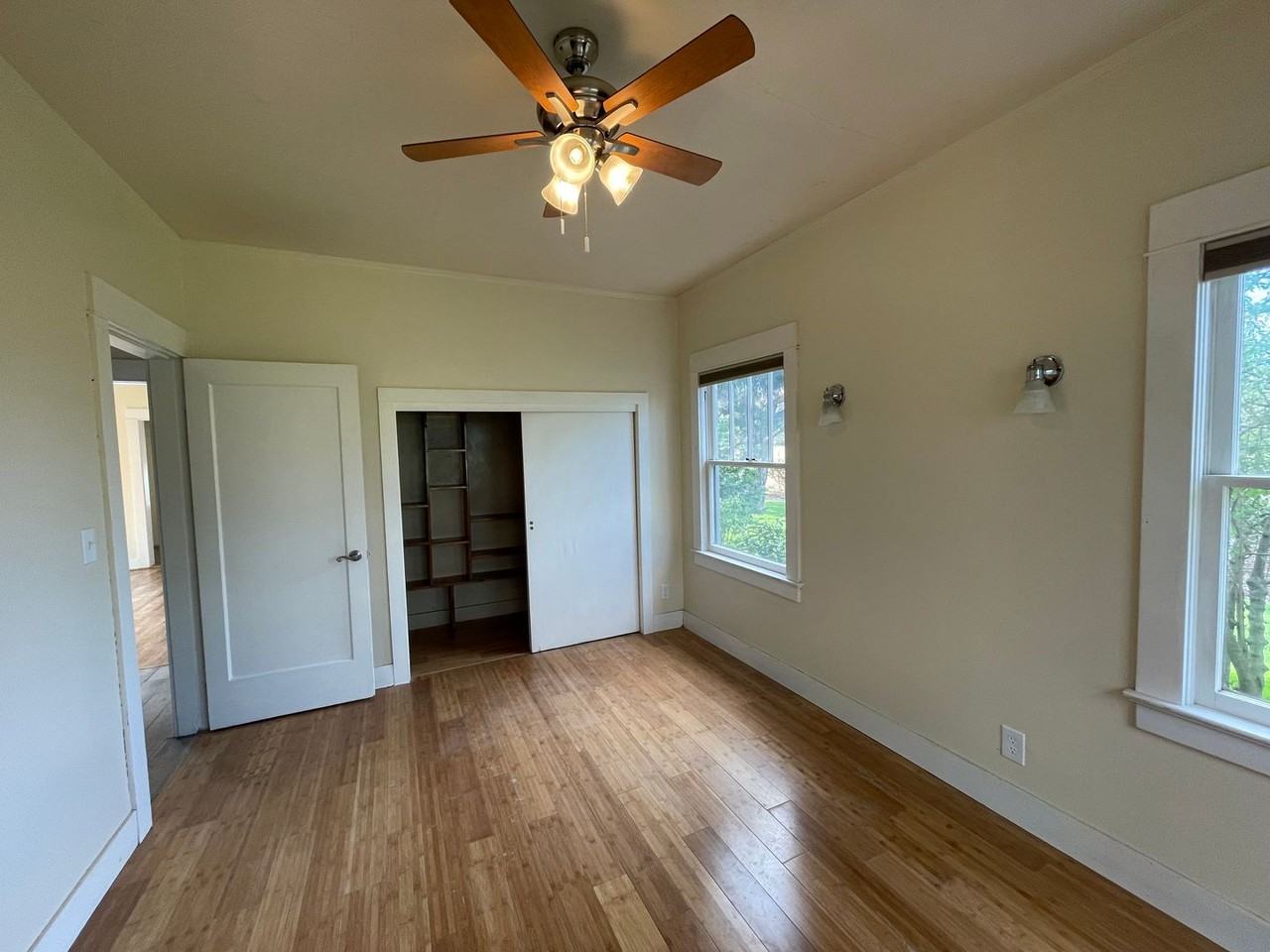 1001 Lozier Ln - Photo 6 of 14