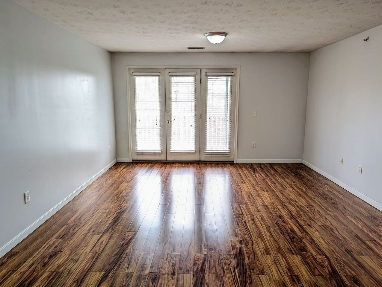 3045 Westminster Dr #206 - Photo 5 of 27