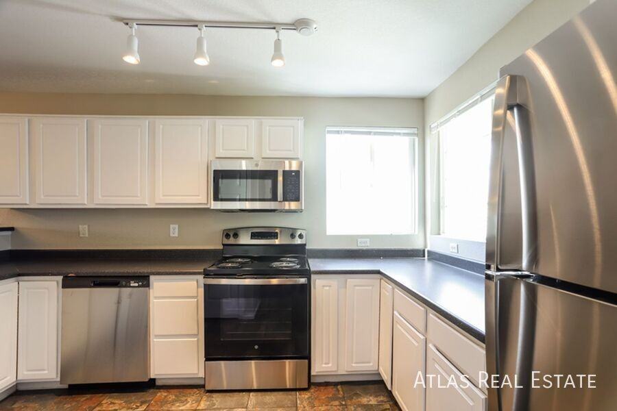 19558 E 18th Ave - Photo 6 of 20