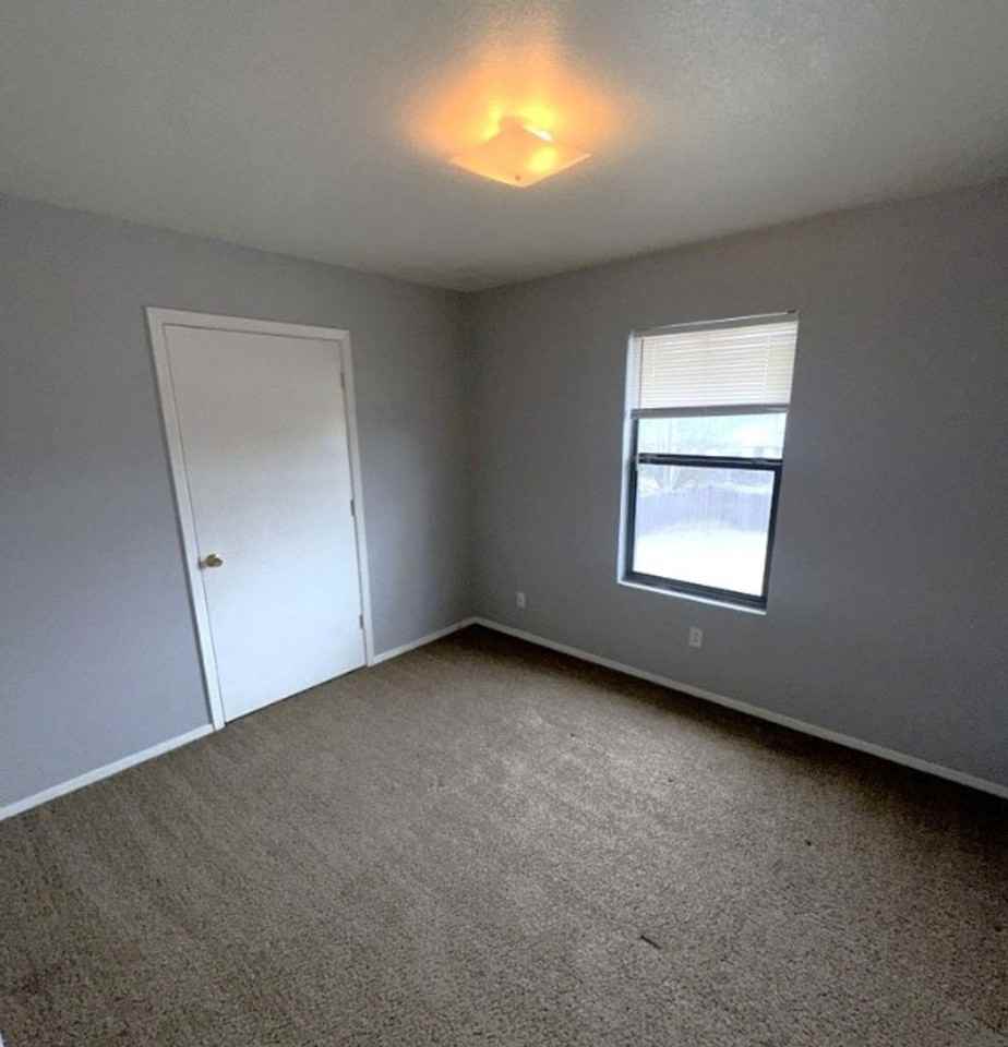 1105 Leslie Cir #B - Photo 5 of 8