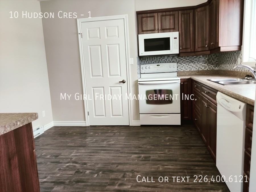 10 Hudson Cres #1 - Photo 3 of 17