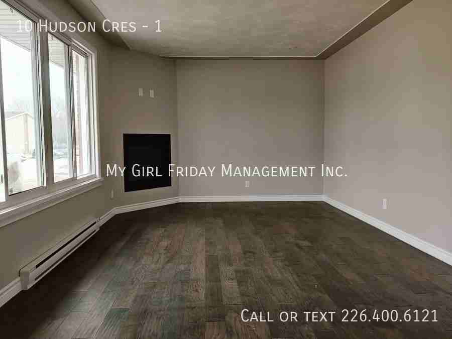 10 Hudson Cres #1 - Photo 7 of 17