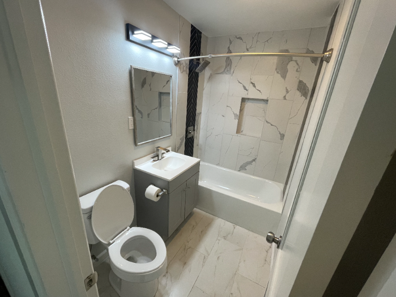 1526 N Oswego Ave - Photo 6 of 17