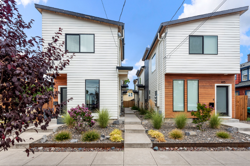 461 Ne Church St - Photo 2 of 20