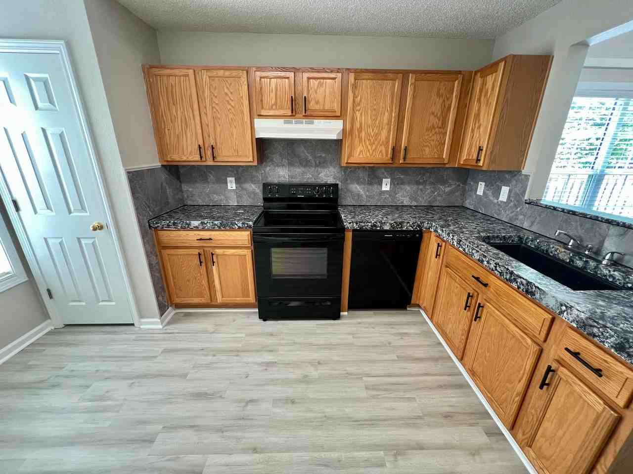 204 Ashewood Commons Dr - Photo 6 of 17