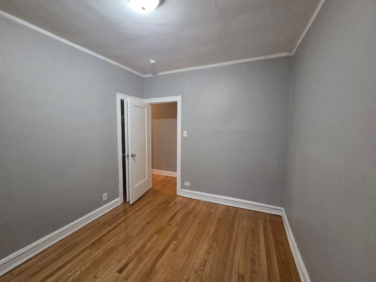 7527-29 S Colfax Ave - Photo 6 of 7