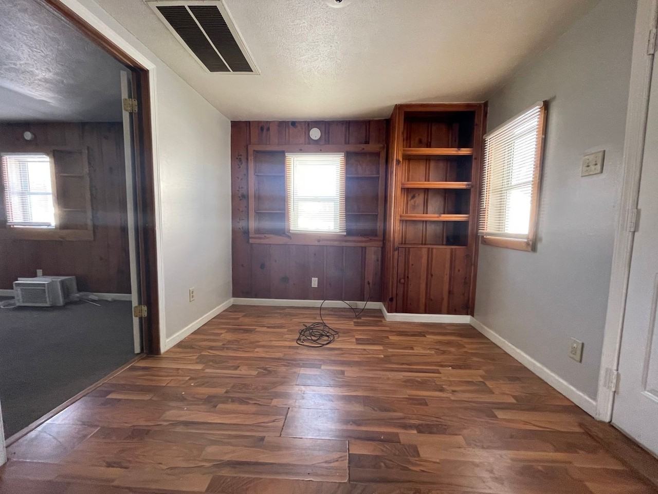 1906 E 25th St - Photo 6 of 11