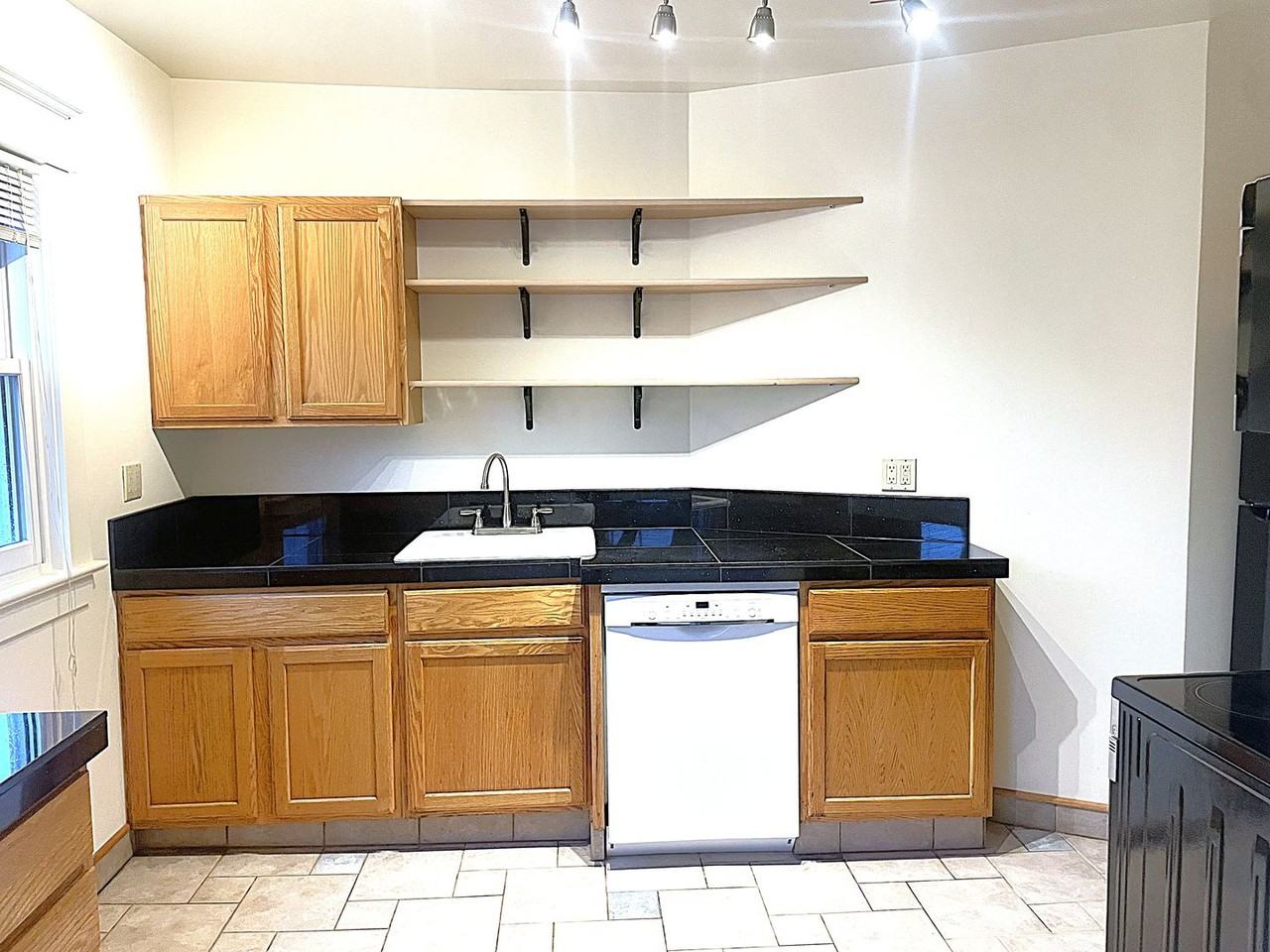 442 Ne Russell St - Photo 3 of 21