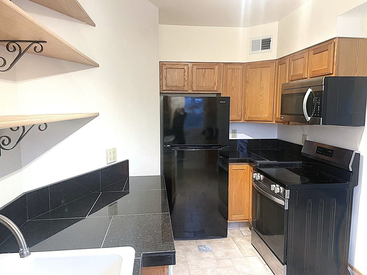 442 Ne Russell St - Photo 4 of 21