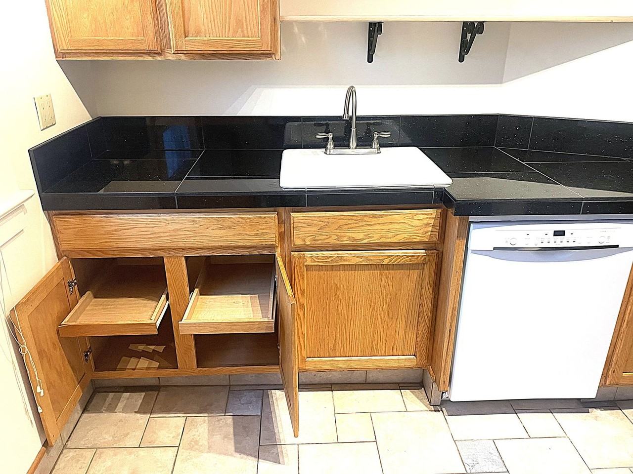 442 Ne Russell St - Photo 5 of 21