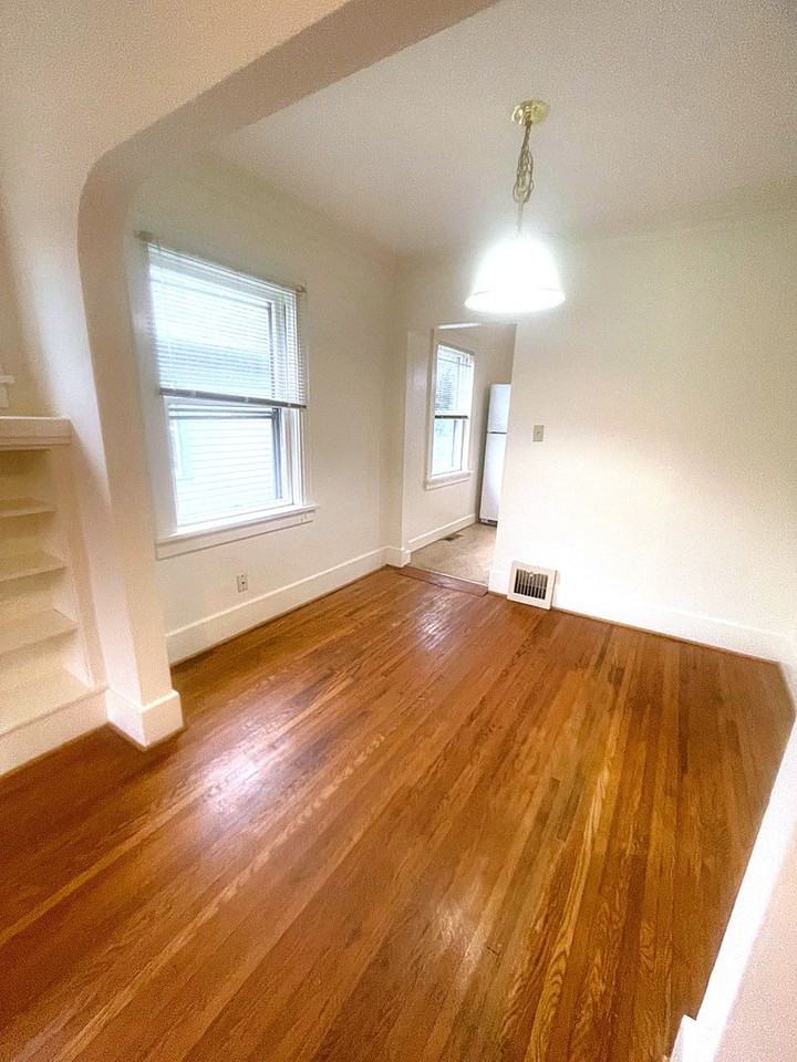 506 Ne Russell St - Photo 7 of 19