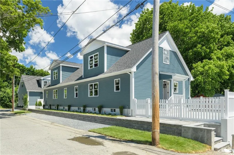 7 Coggeshall Ave - Photo 2 of 40