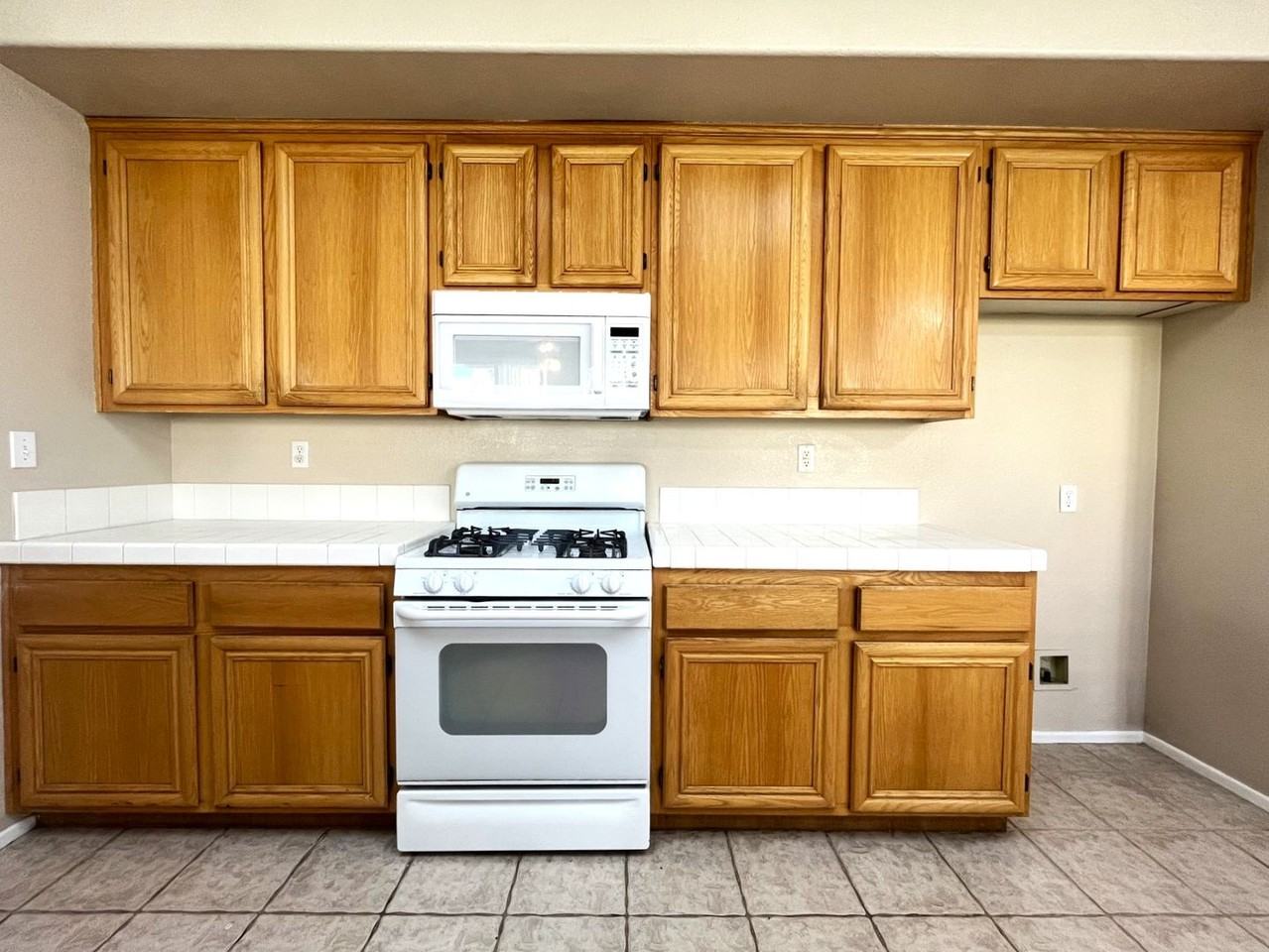 4130 Prairie Dunes Dr - Photo 6 of 43