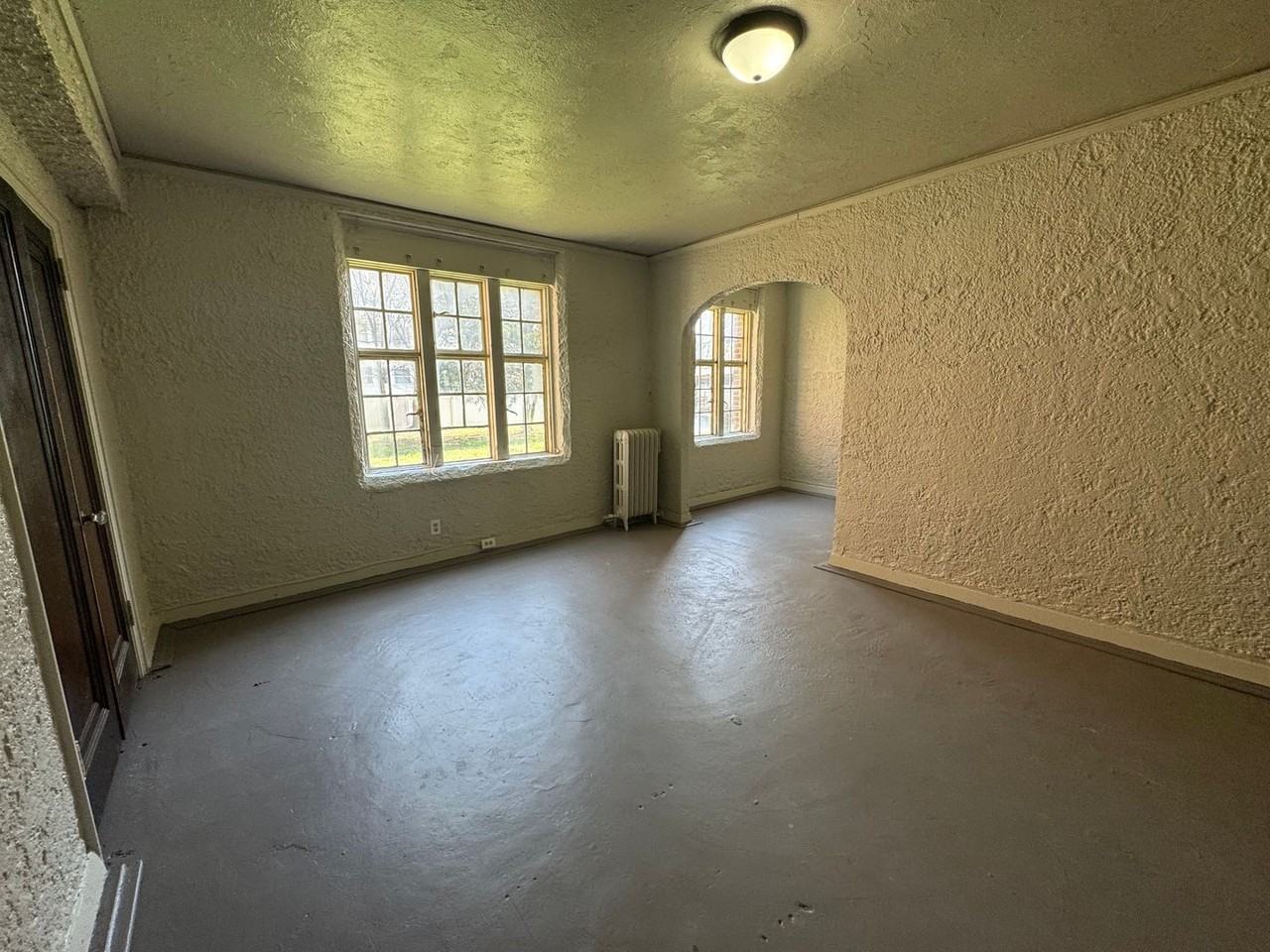 2142 Jefferson St - Photo 3 of 13