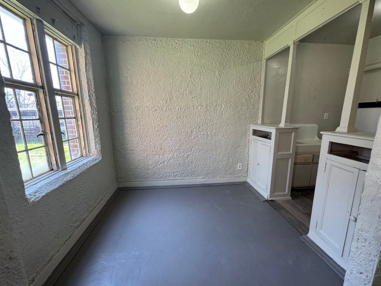 2142 Jefferson St - Photo 4 of 13
