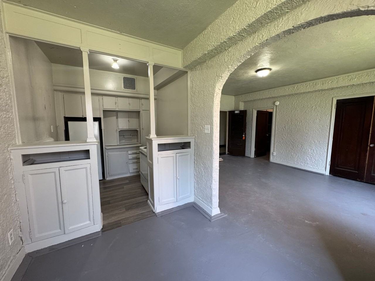2142 Jefferson St - Photo 5 of 13