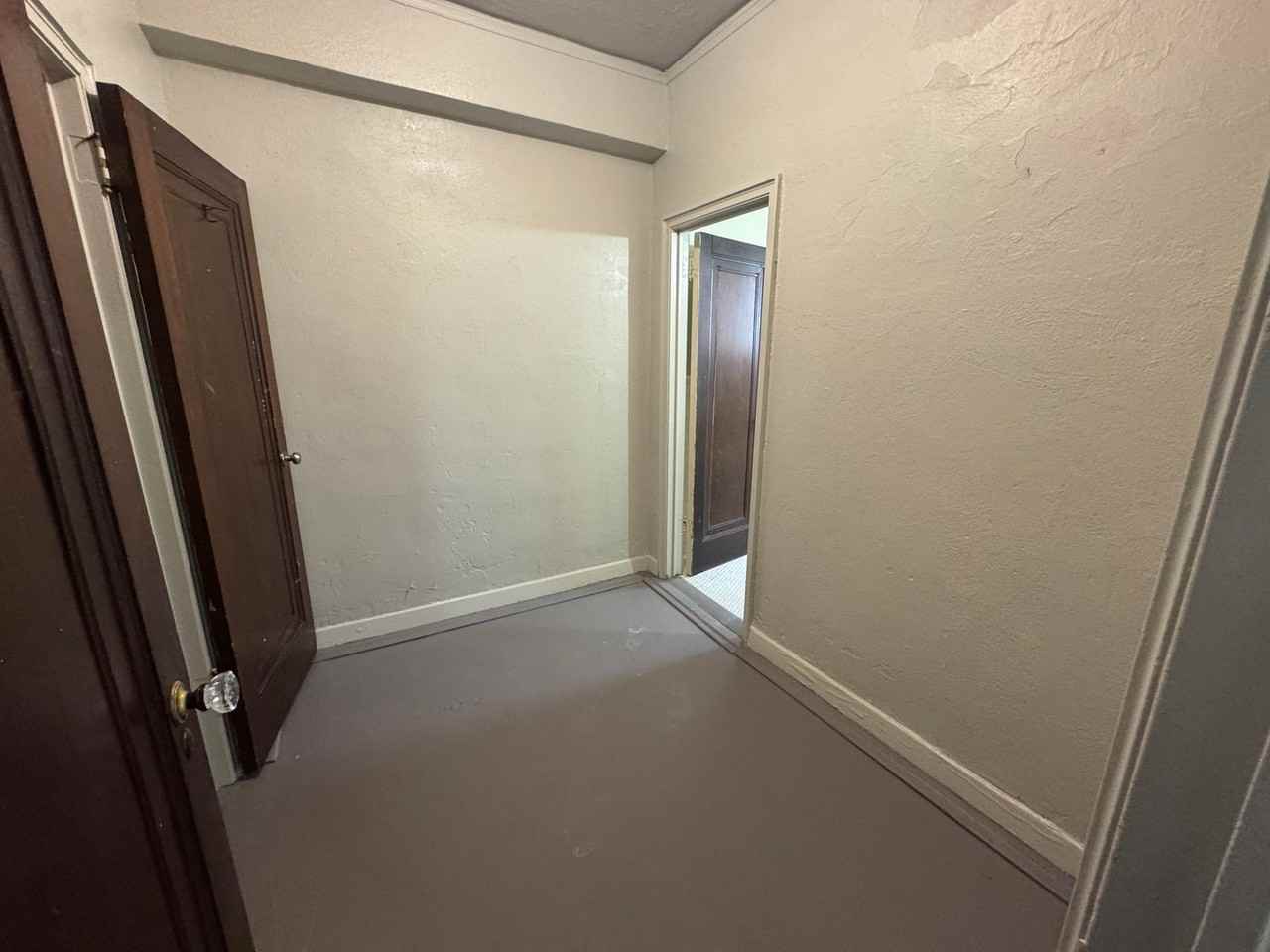 2142 Jefferson St - Photo 6 of 13
