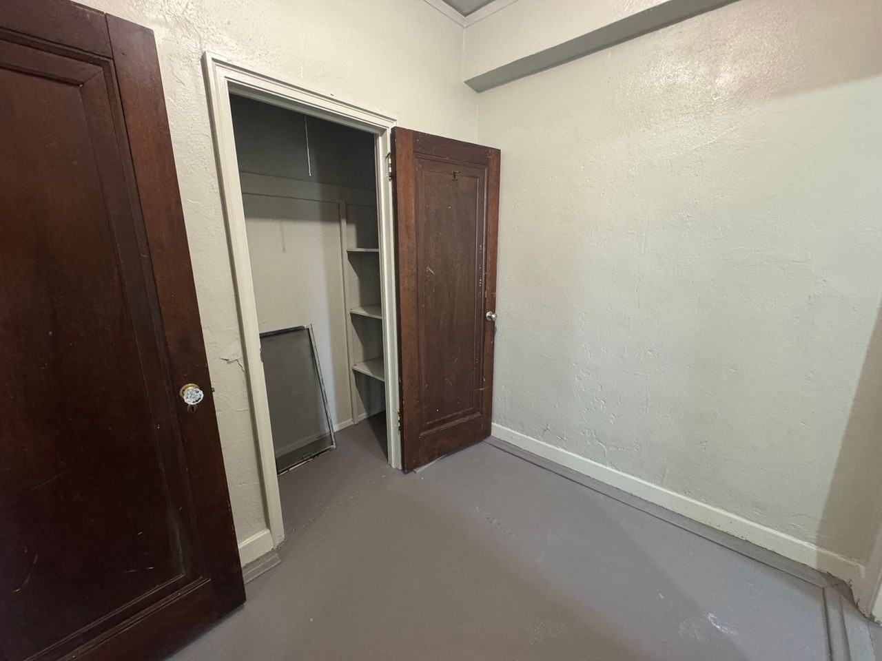 2142 Jefferson St - Photo 7 of 13