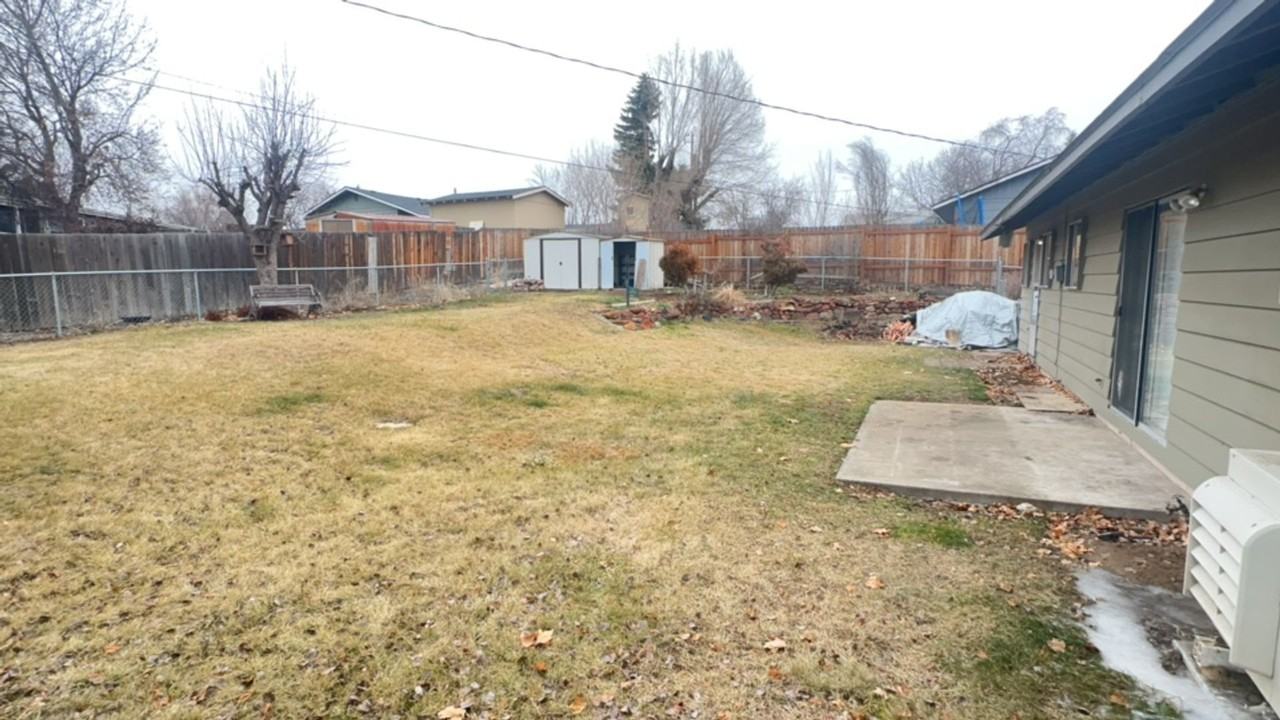 424 Ne Chestnut St - Photo 2 of 18