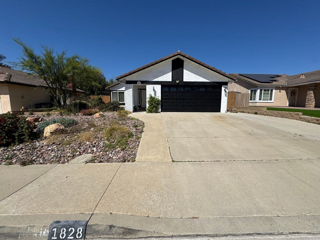 1828 Donahue Dr - Photo 3 of 30