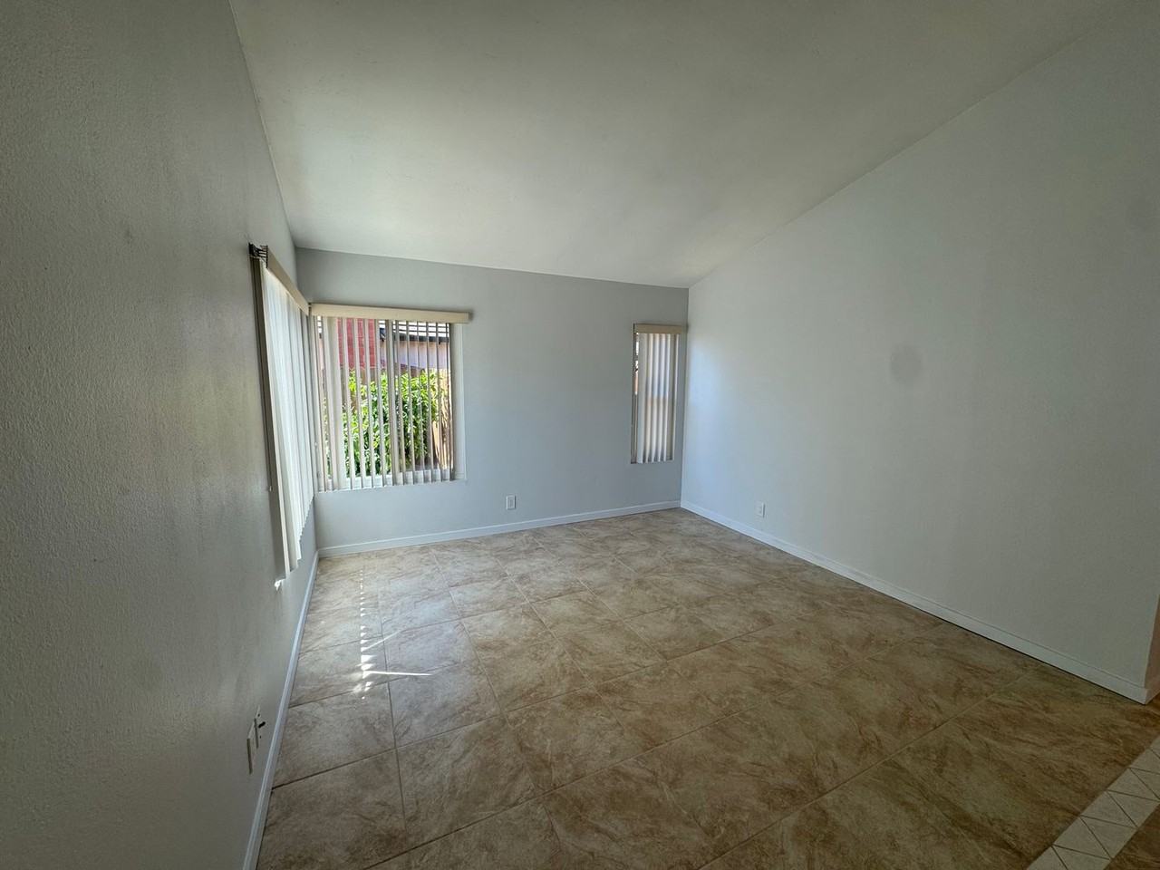 1828 Donahue Dr - Photo 6 of 30