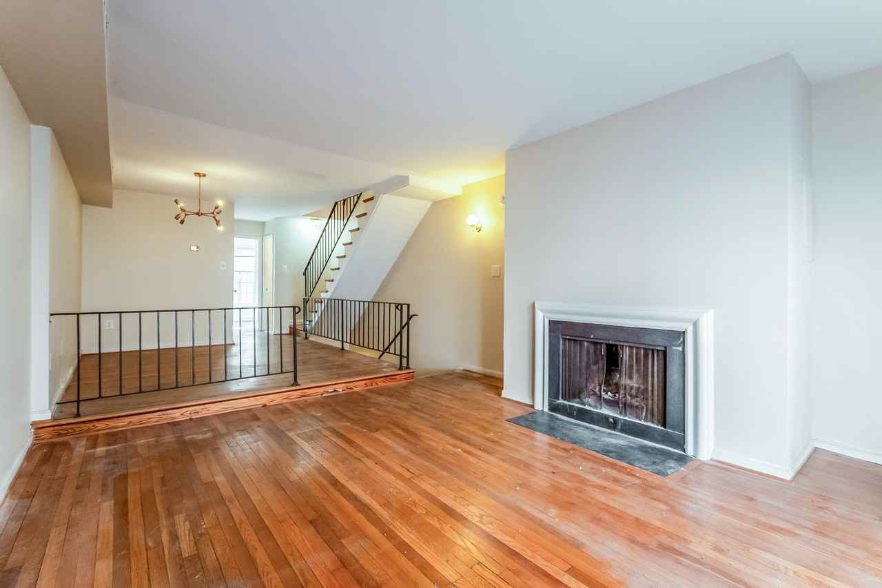 1839 Biltmore St Nw #B - Photo 3 of 22