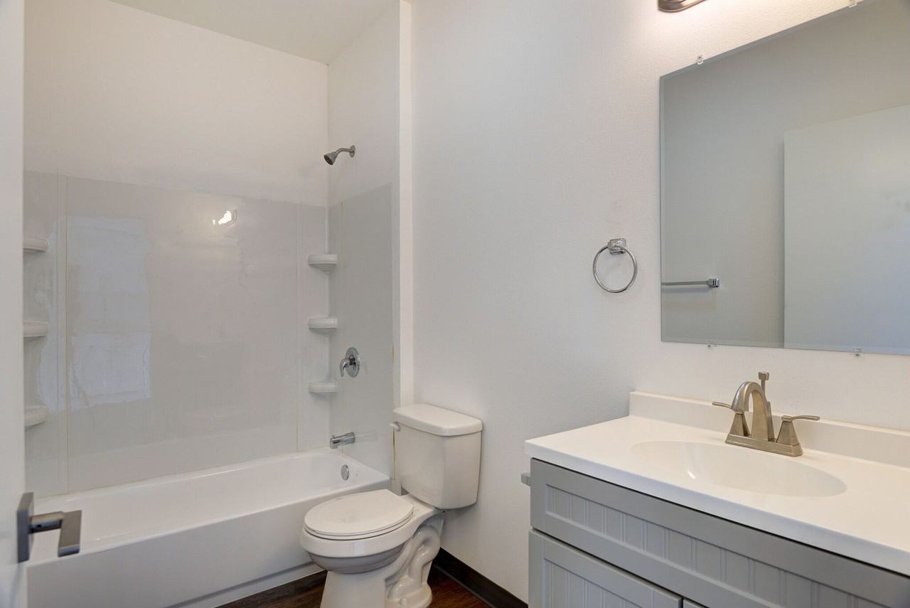 Modern Wallingford Studios with Parking, Transit Access & Pet - Photo 3 of 22