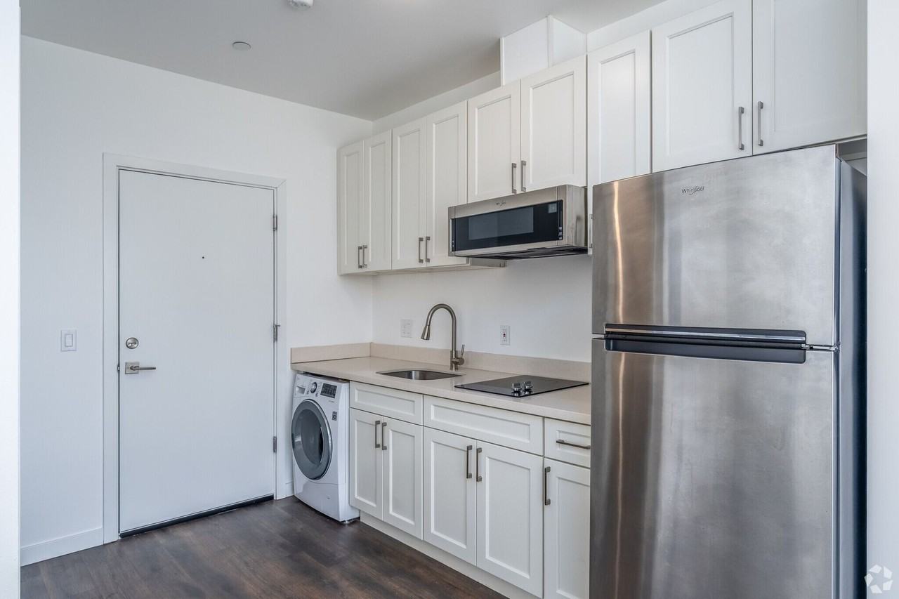 Modern Wallingford Studios with Parking, Transit Access & Pet - Photo 4 of 22