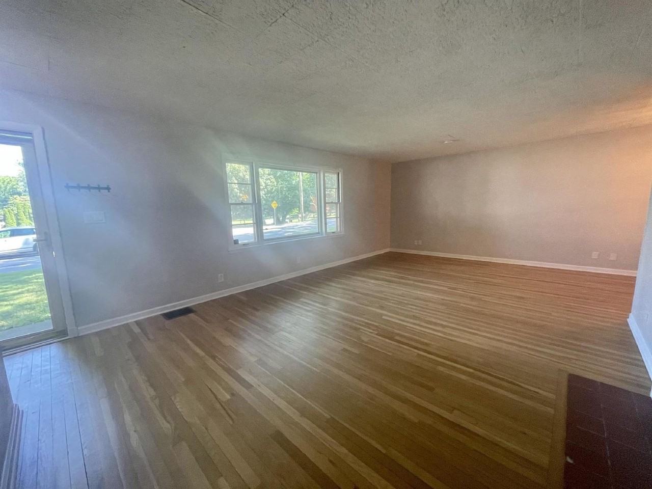 1822 E 2nd St - Photo 6 of 24