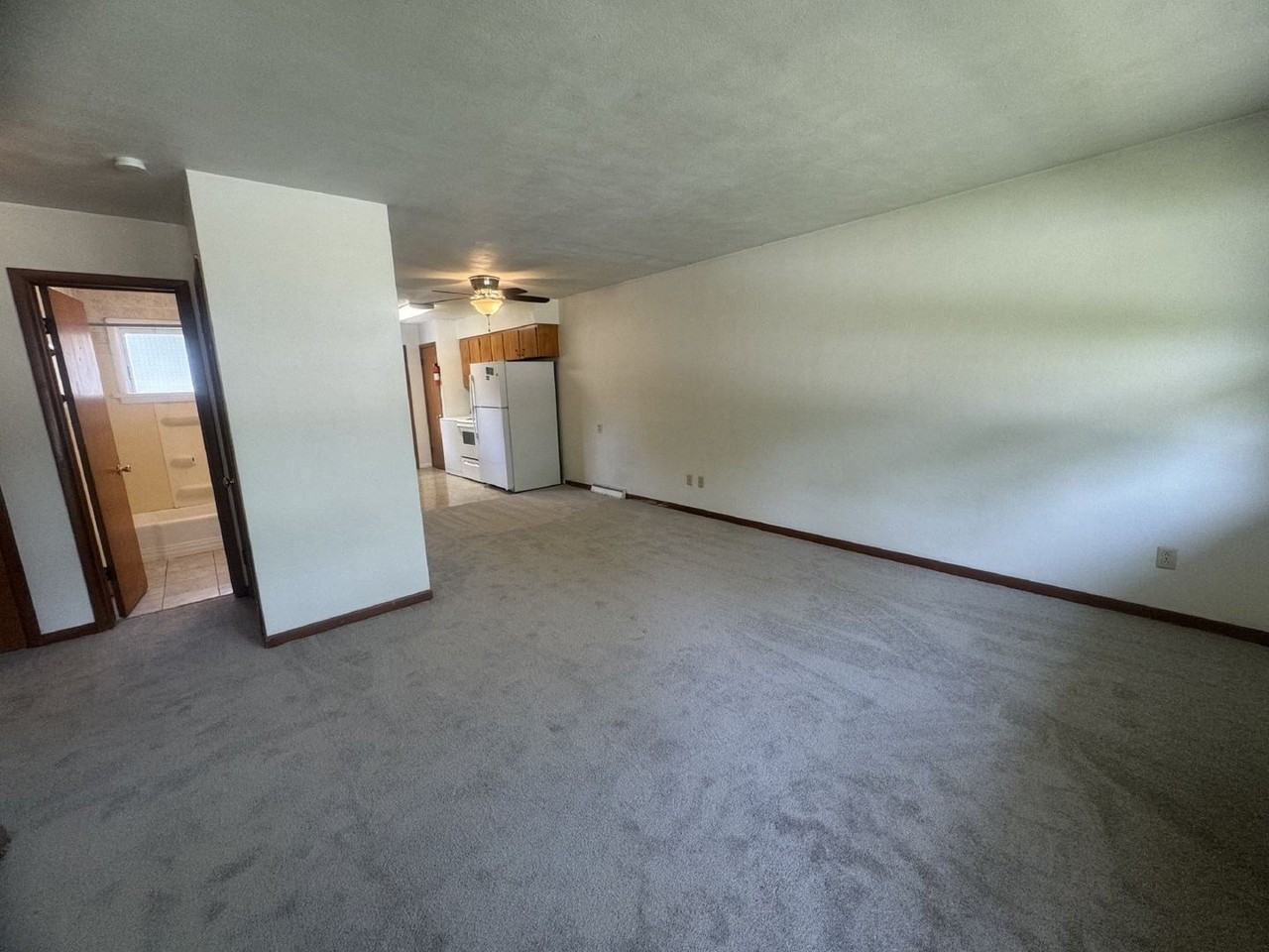 1906 E Maxwell Ln - Photo 2 of 22