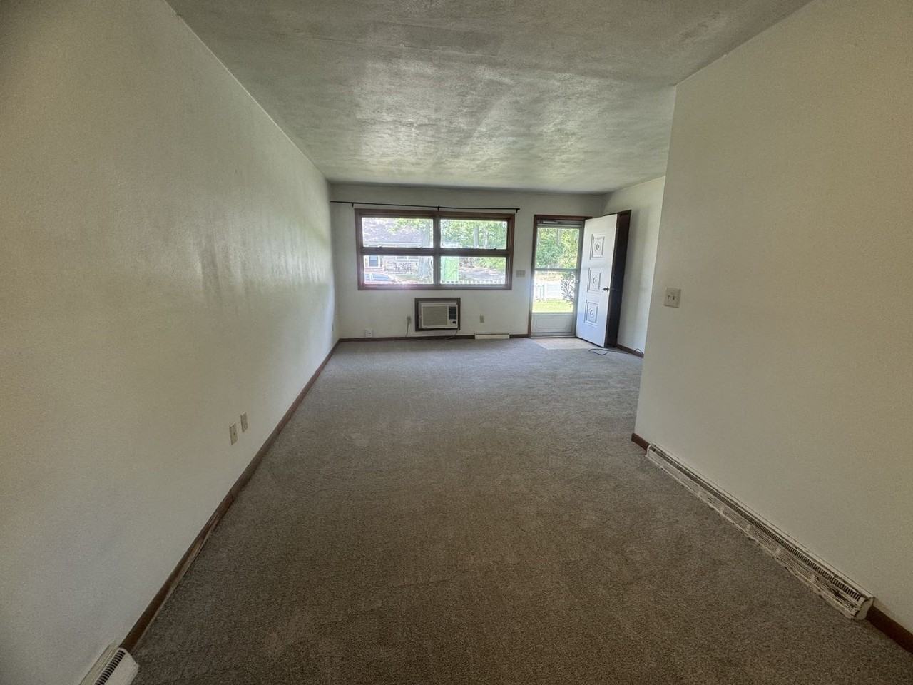 1906 E Maxwell Ln - Photo 3 of 22