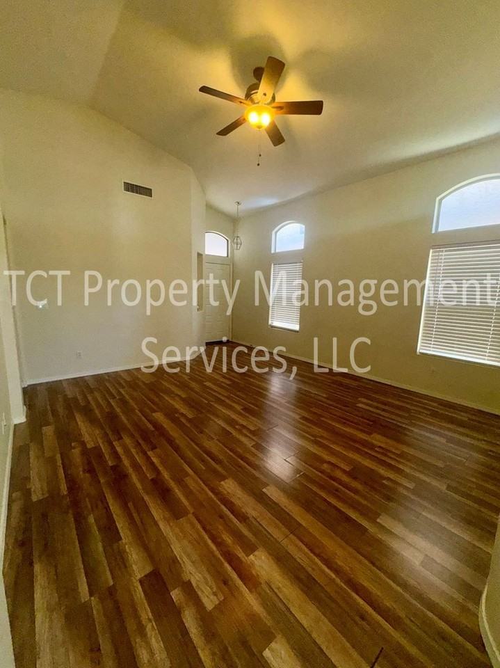 10529 W Almeria Rd - Photo 2 of 13