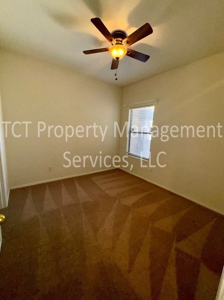 10529 W Almeria Rd - Photo 5 of 13