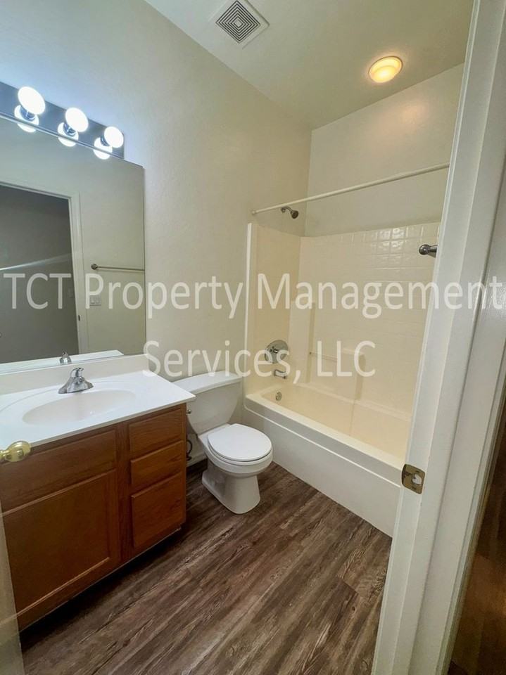 10529 W Almeria Rd - Photo 7 of 13