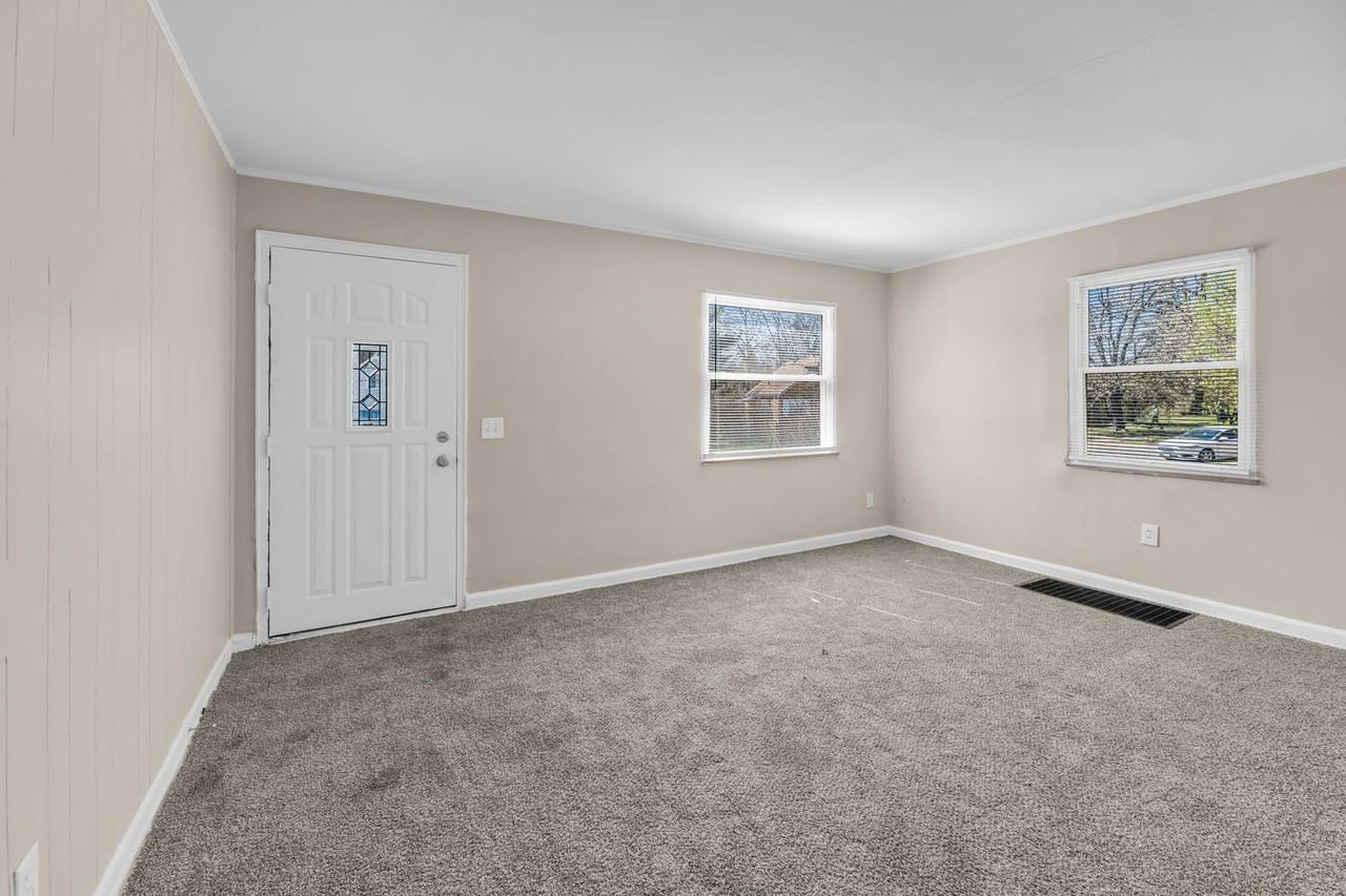 2922 Royal Glen Dr - Photo 4 of 15