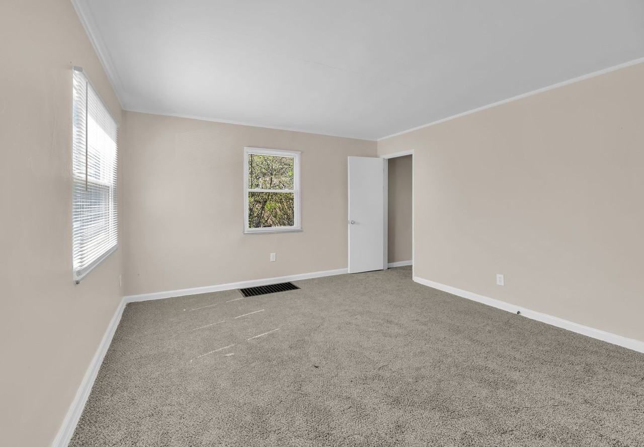 2922 Royal Glen Dr - Photo 5 of 15