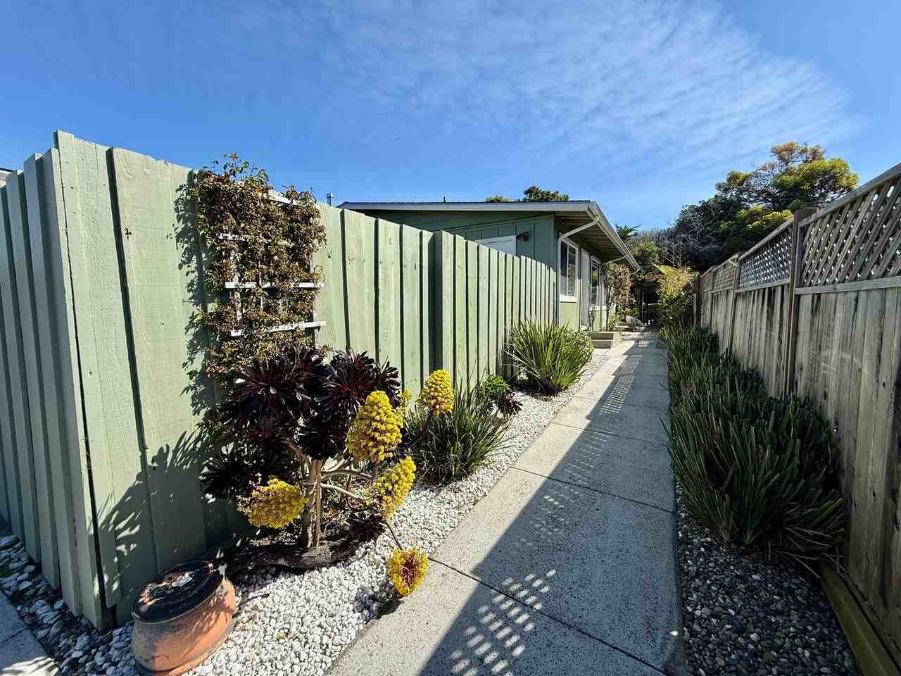 735 Bradford Way - Photo 2 of 24