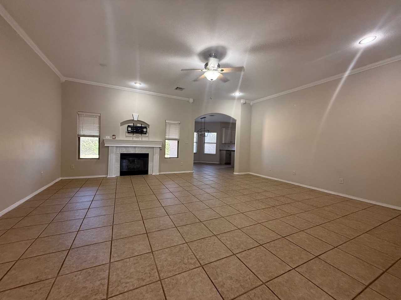 917 Playa Azul St - Photo 4 of 20