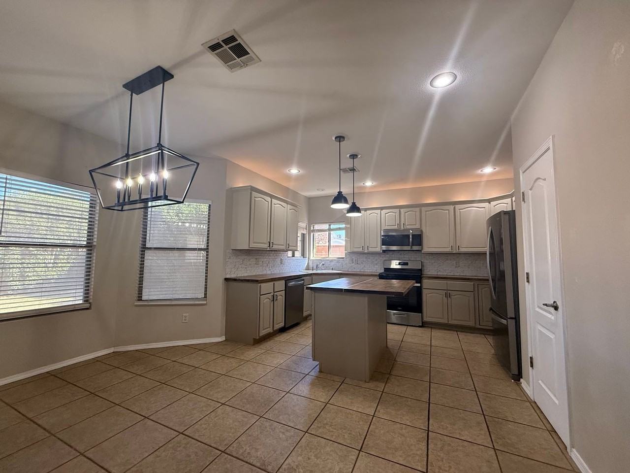 917 Playa Azul St - Photo 6 of 20