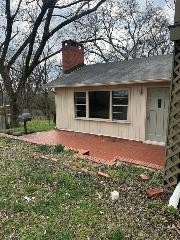 1220 Skyline Dr - Photo 5 of 17