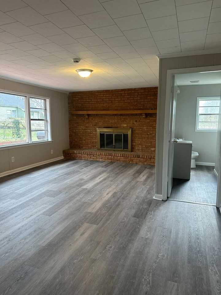 1220 Skyline Dr - Photo 6 of 17