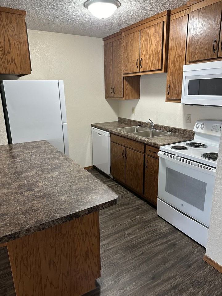 624 13th St S #201 - Photo 2 of 20